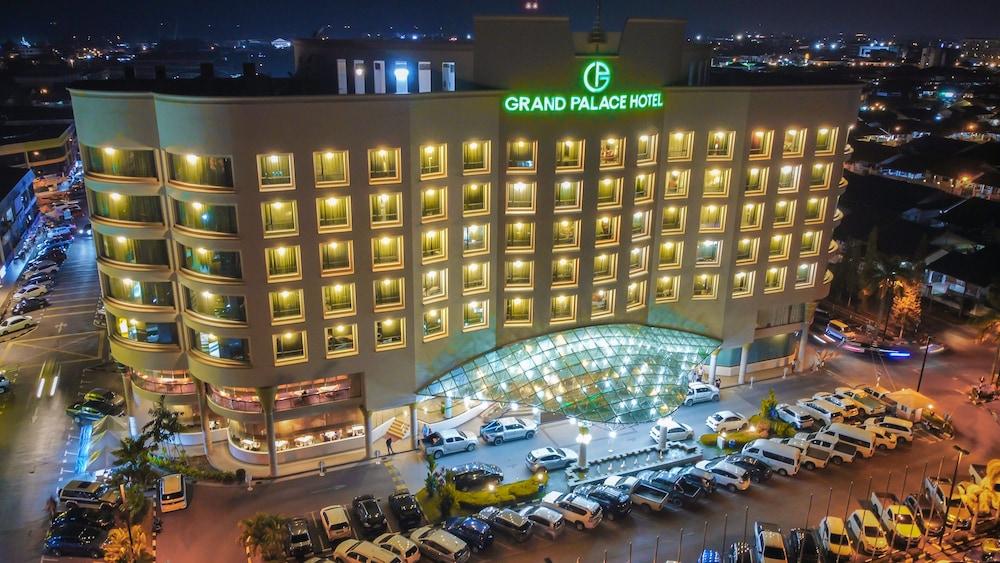 Grand Palace Hotel - Featured Image