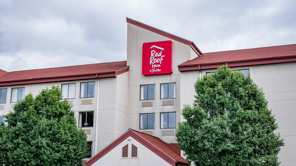 Red Roof Inn & Suites Indianapolis Airport - Exterior detail