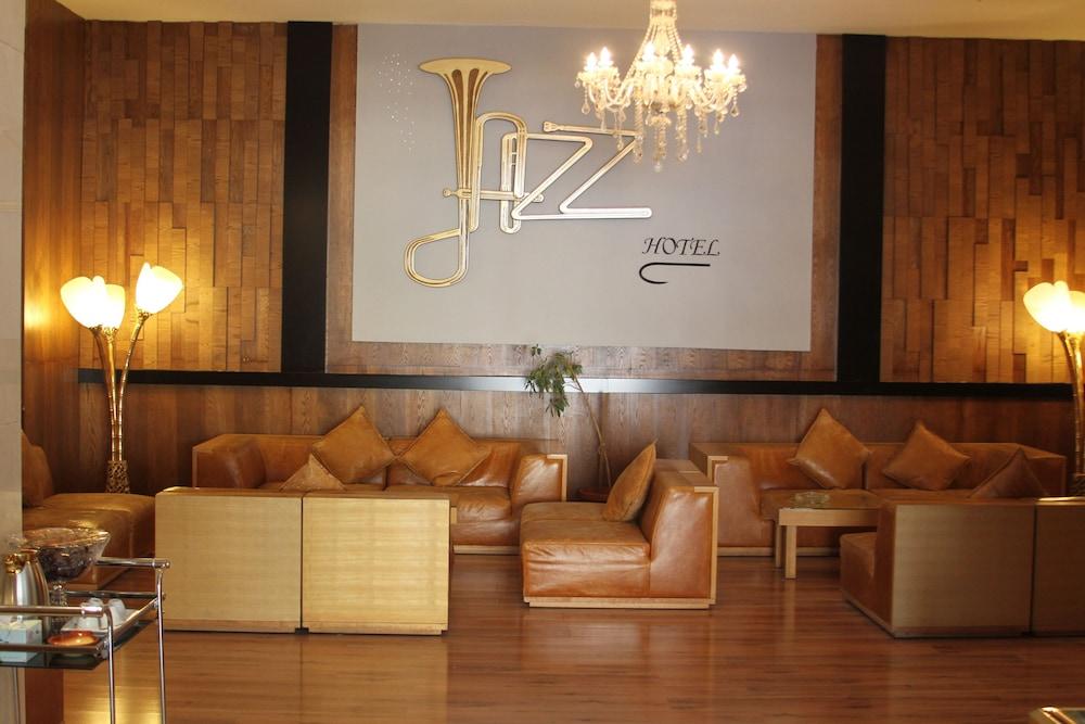 Le Jazz Hotel - Featured Image