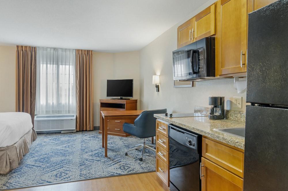 Candlewood Suites Indianapolis East, an IHG Hotel - Room