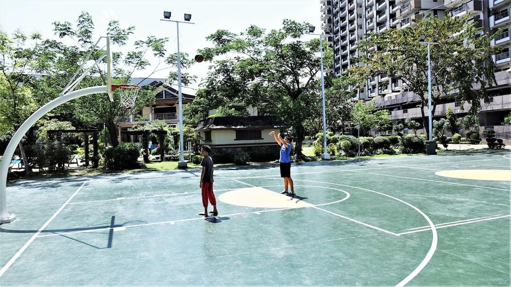 Rosewood Pointe Luxury Residences - Basketball Court