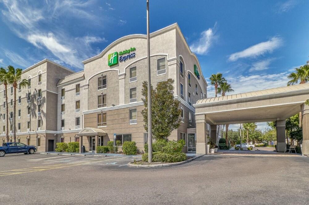 Holiday Inn Express Hotel & Suites Clearwater/Us 19 N, an IHG Hotel - Featured Image