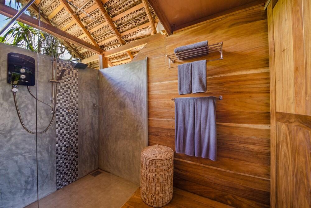 Jungle Beach Ahungalla - Bathroom