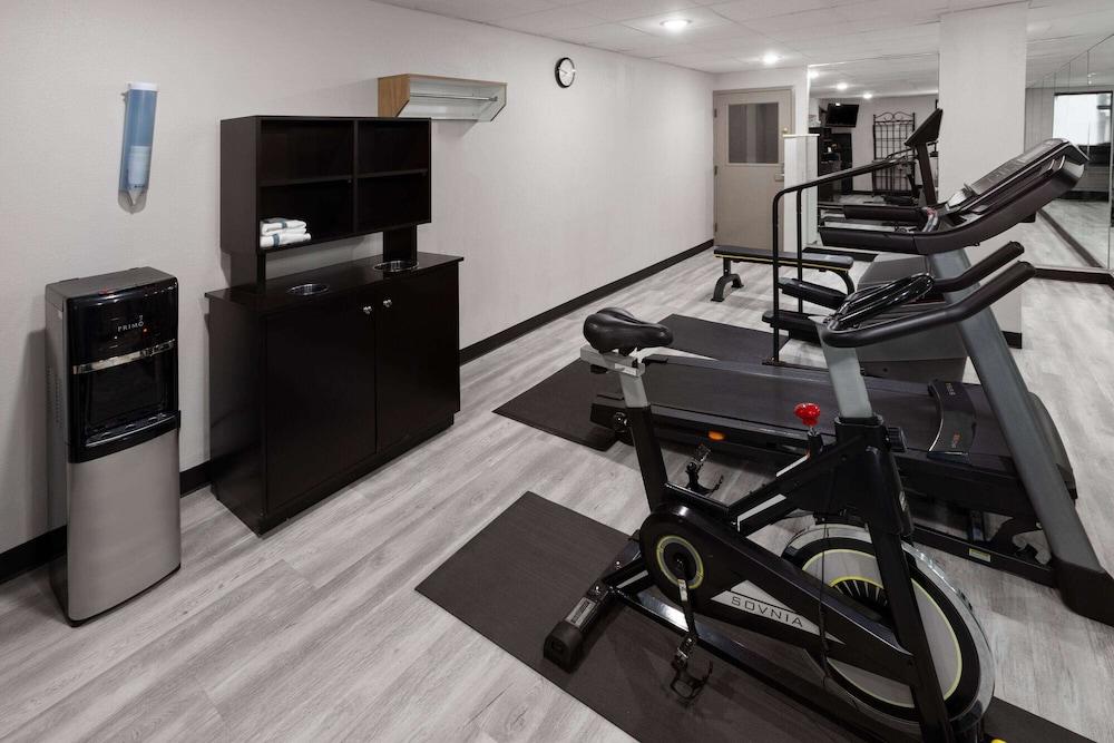 Days Inn & Suites by Wyndham Northwest Indianapolis - Fitness Facility