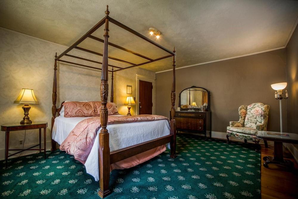 The Rogers House Inn Bed & Breakfast - Room