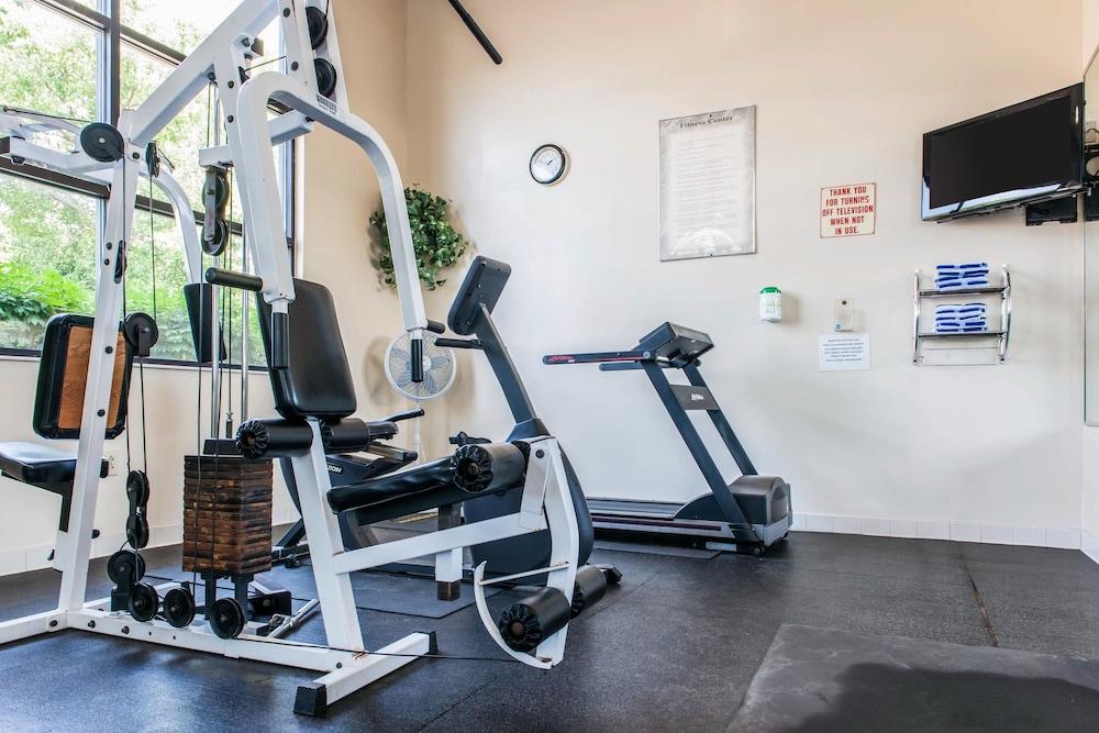 Clarion Inn & Suites Northwest - Fitness Facility