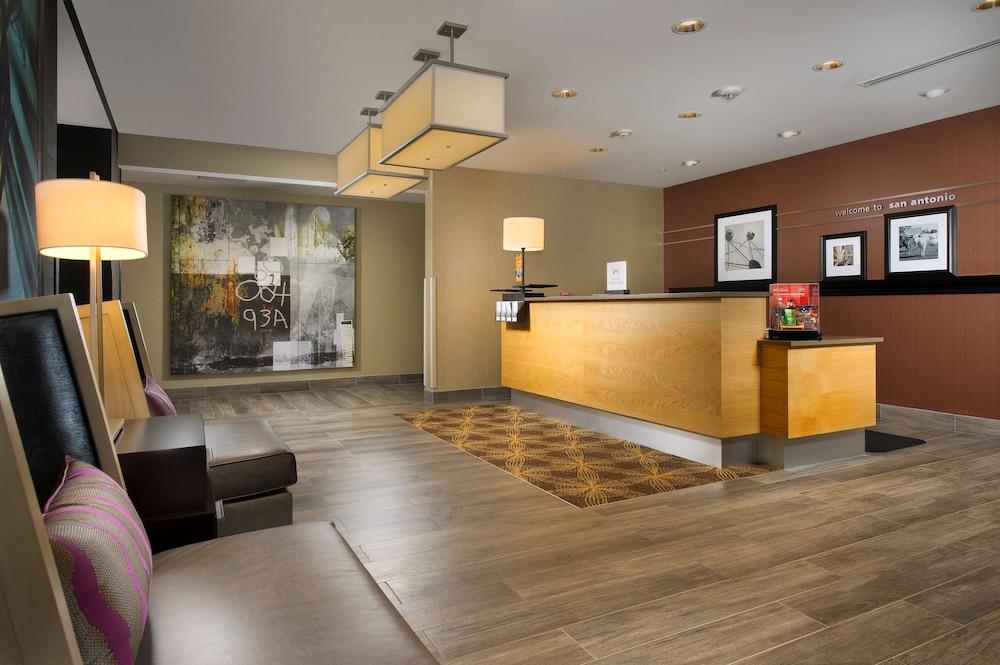 Hampton Inn & Suites San Antonio Northwest/Medical Center - Reception