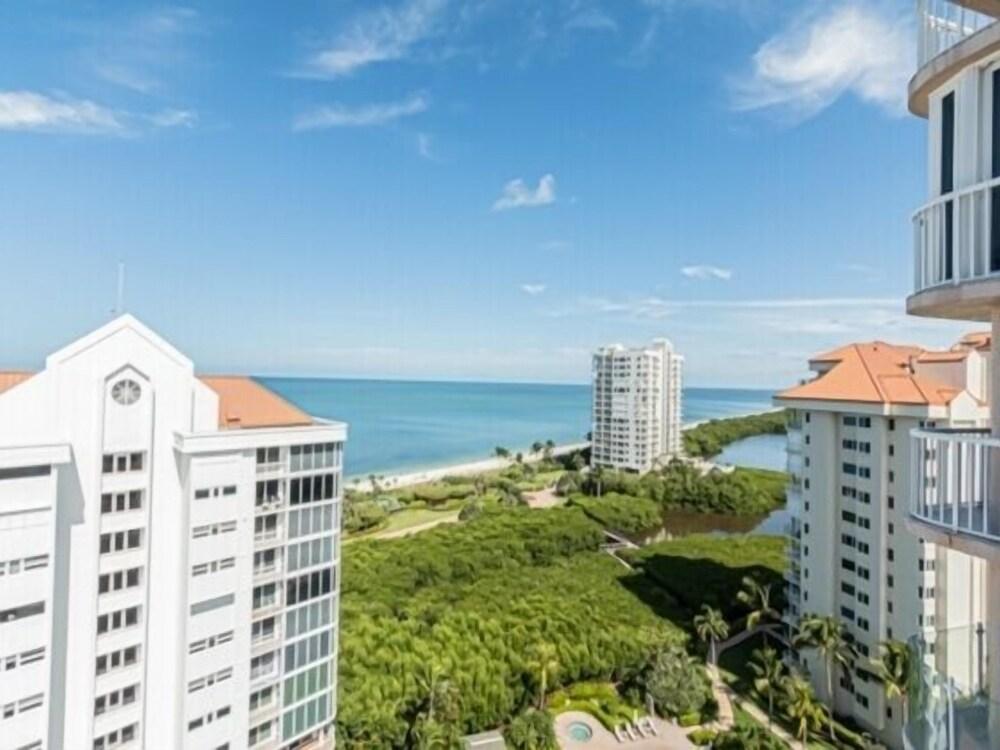 Luxurious Condo with Spectacular Sunset Views and Easy Access to the Beach by RedAwning - Exterior
