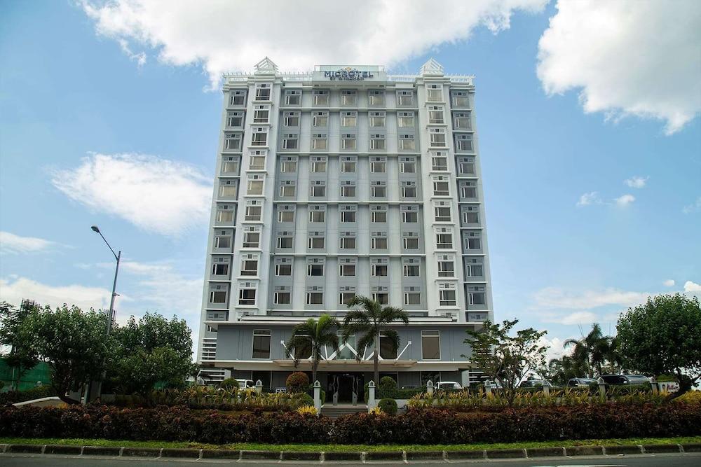 Microtel by Wyndham Mall of Asia - Featured Image