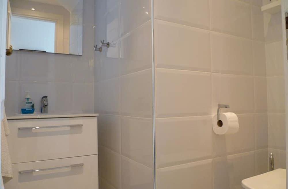Apartment Real de Zaragoza - Bathroom