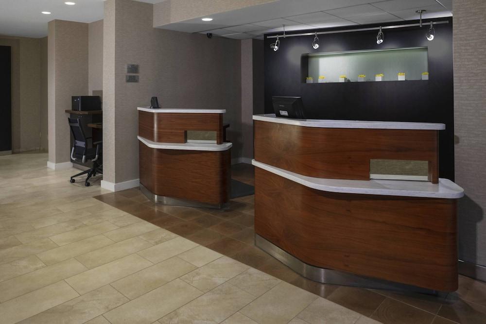 Courtyard by Marriott Indianapolis Northwest - Lobby