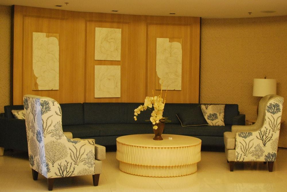 Premiere Haven at Shell Residences - Lobby Sitting Area