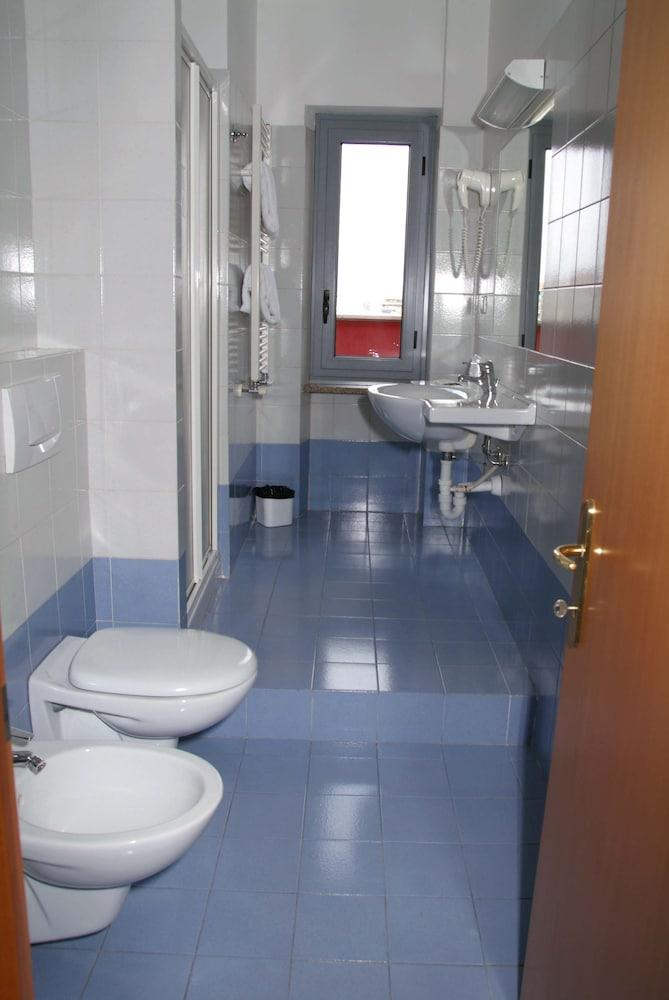 Hotel Miramonti - Bathroom