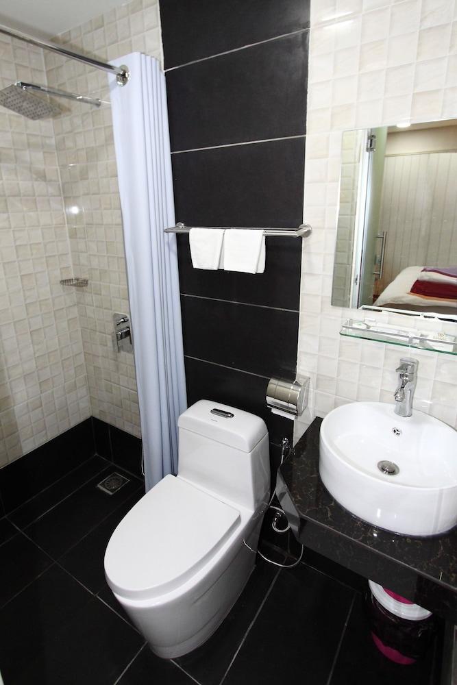Grand SH Hotel - Bathroom