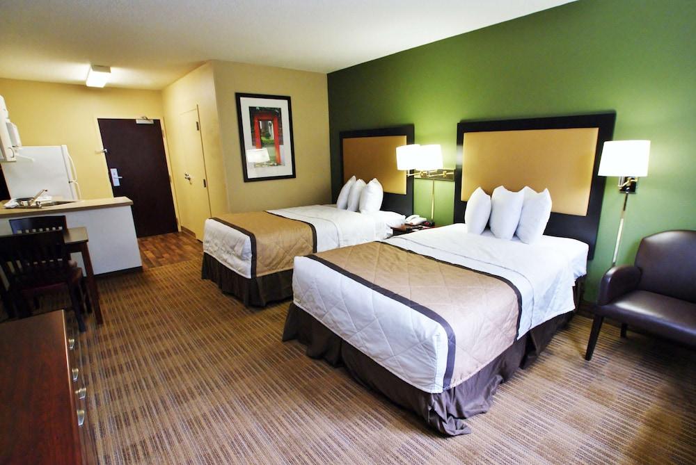 Extended Stay America Suites DC Fairfax Fair Oaks Mall - Room