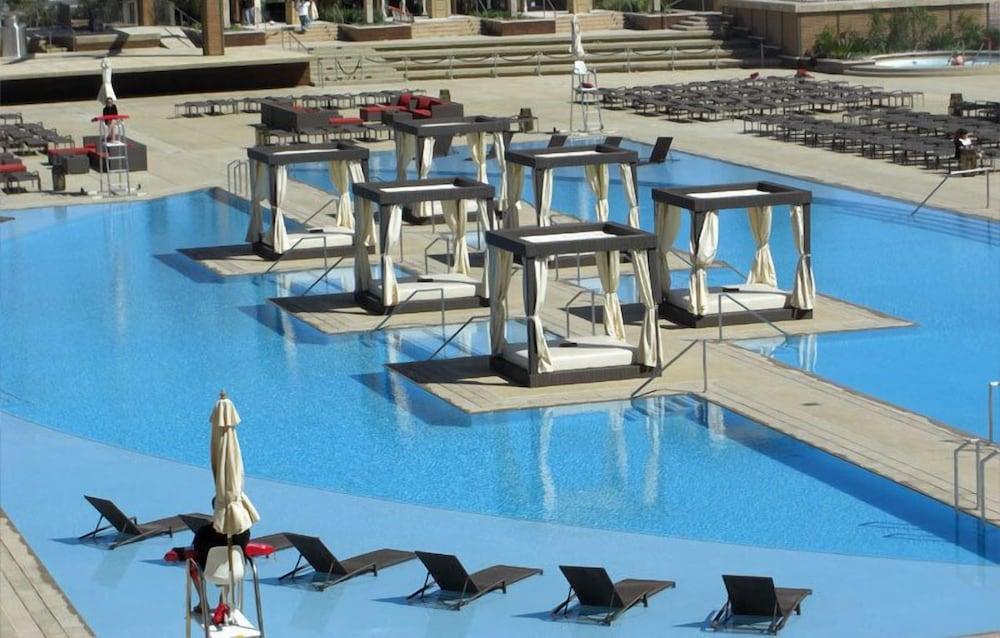 M Resort Spa Casino - Outdoor Pool