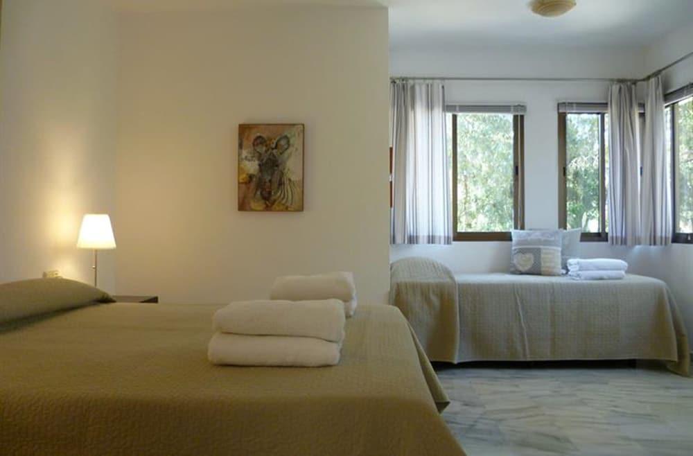 Apartment Real de Zaragoza - Room