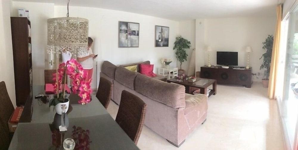 Parque Marbella Apartments - Living Room