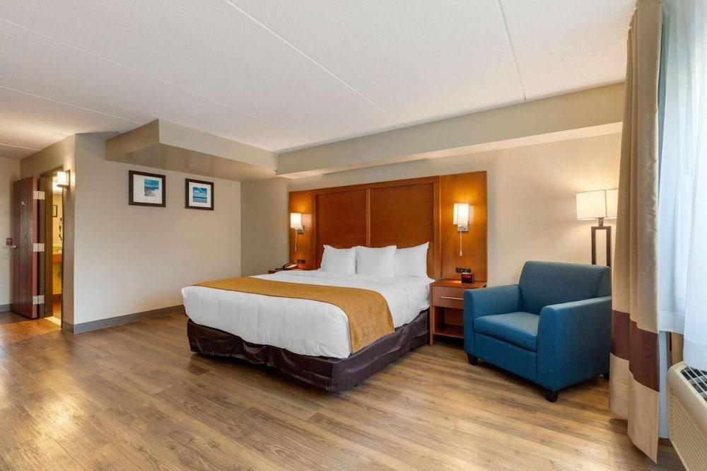 Comfort Inn & Suites - Room