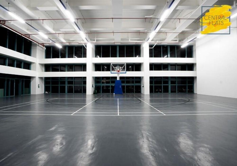 One Uptown Residences by Central Flats - Basketball Court