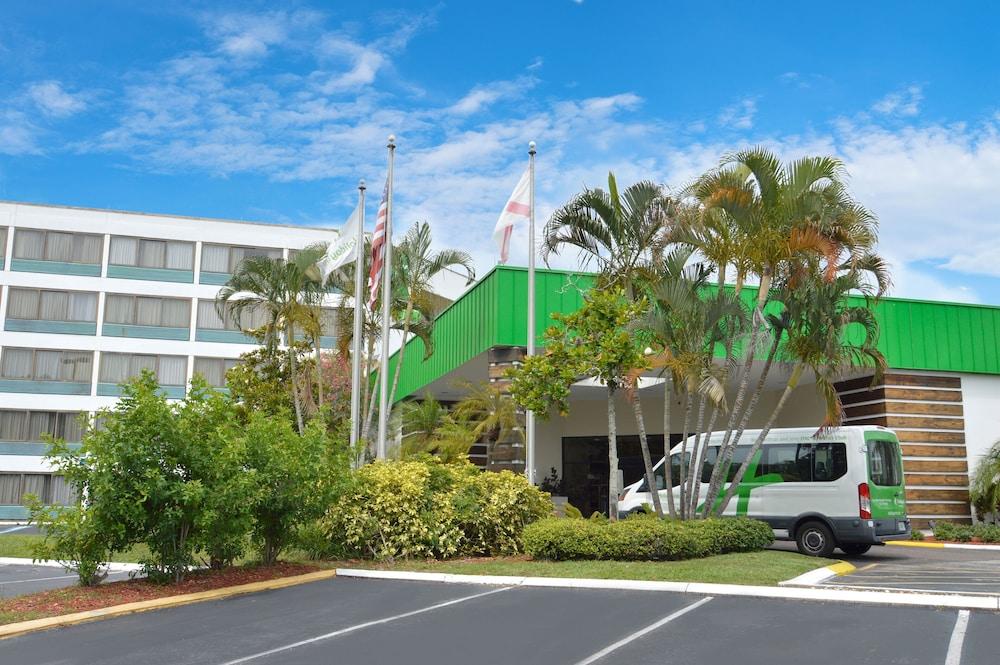 Holiday Inn St Petersburg N - Clearwater, an IHG Hotel - Featured Image