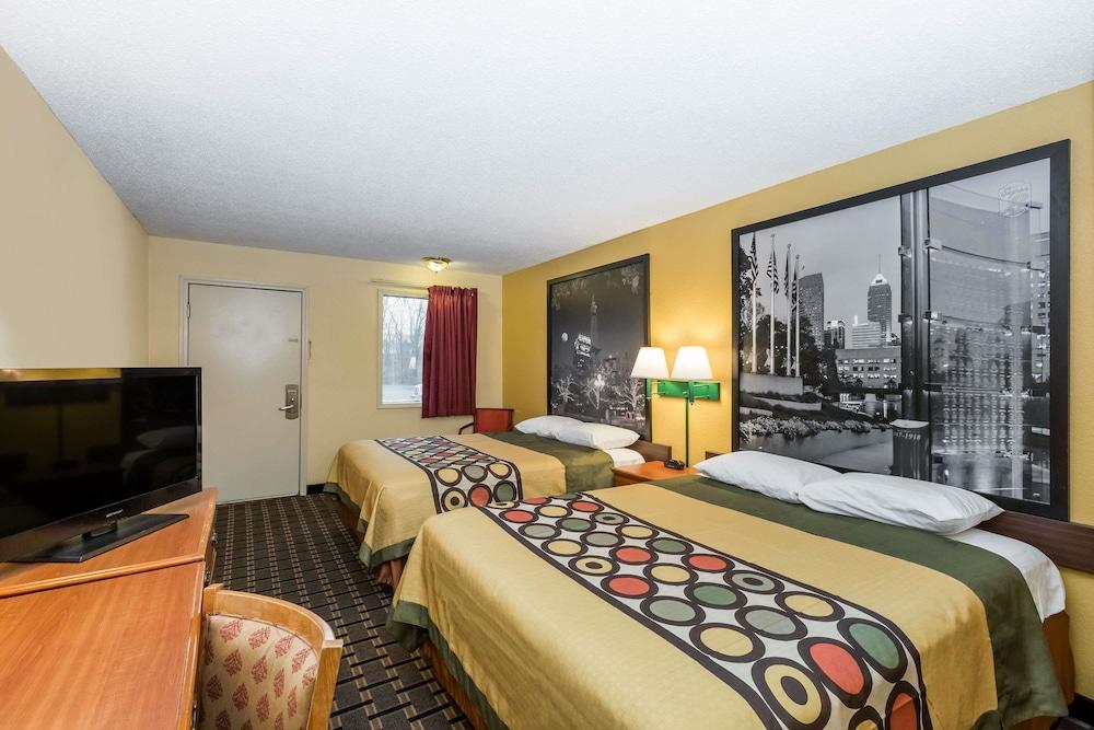 Super 8 by Wyndham Indianapolis/Southport Rd - Room