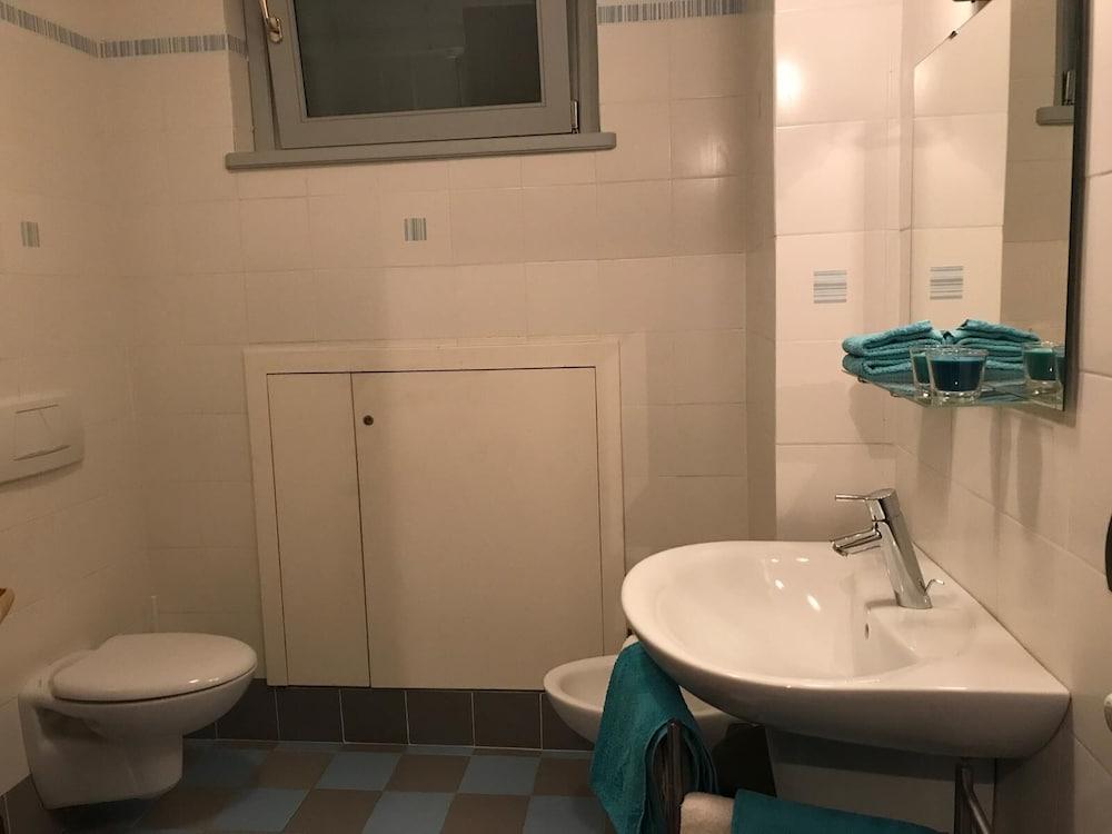 San Sisinnio Apartment Argegno - Bathroom