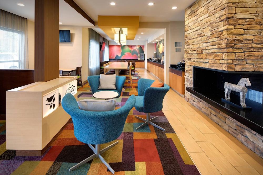 Fairfield Inn and Suites by Marriott Indianapolis Airport - Featured Image