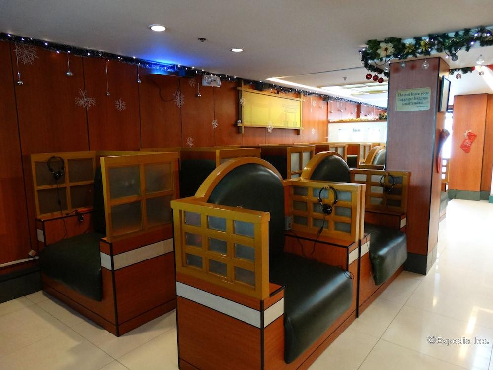 Hotel Sogo Pasay Rotonda - Lobby Sitting Area
