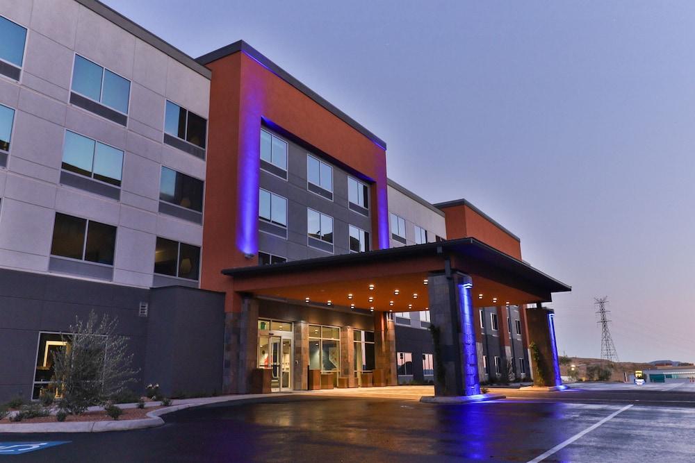 Holiday Inn Express & Suites Henderson South - Boulder City, an IHG Hotel - Featured Image
