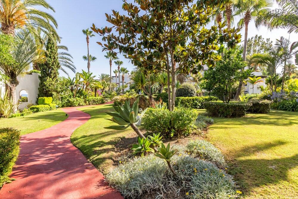 Ventura Del Mar Rentals - Property Grounds