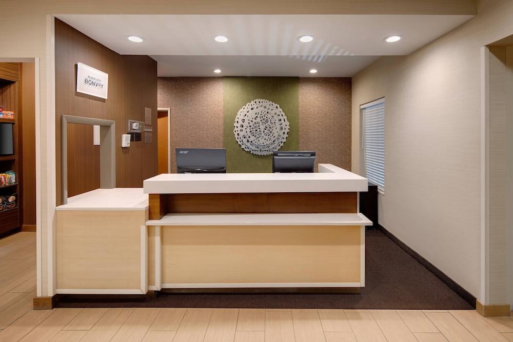 Fairfield Inn and Suites by Marriott Indianapolis Airport - Reception