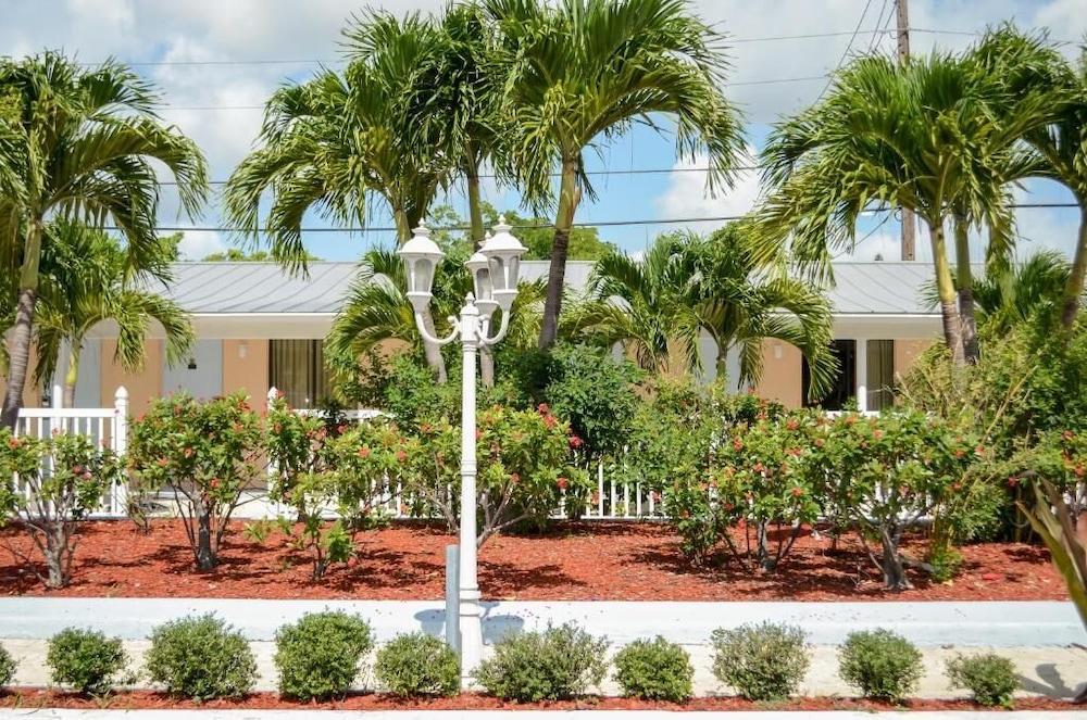 Economy Inn West Palm Beach - Property Grounds