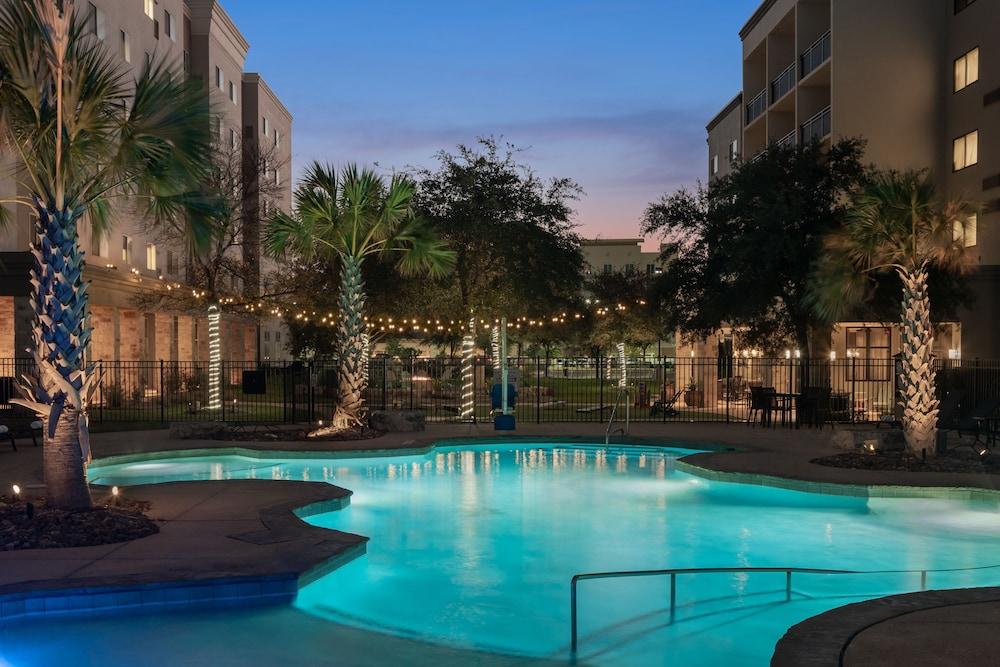 Courtyard by Marriott San Antonio Six Flags at The Rim - Outdoor Pool