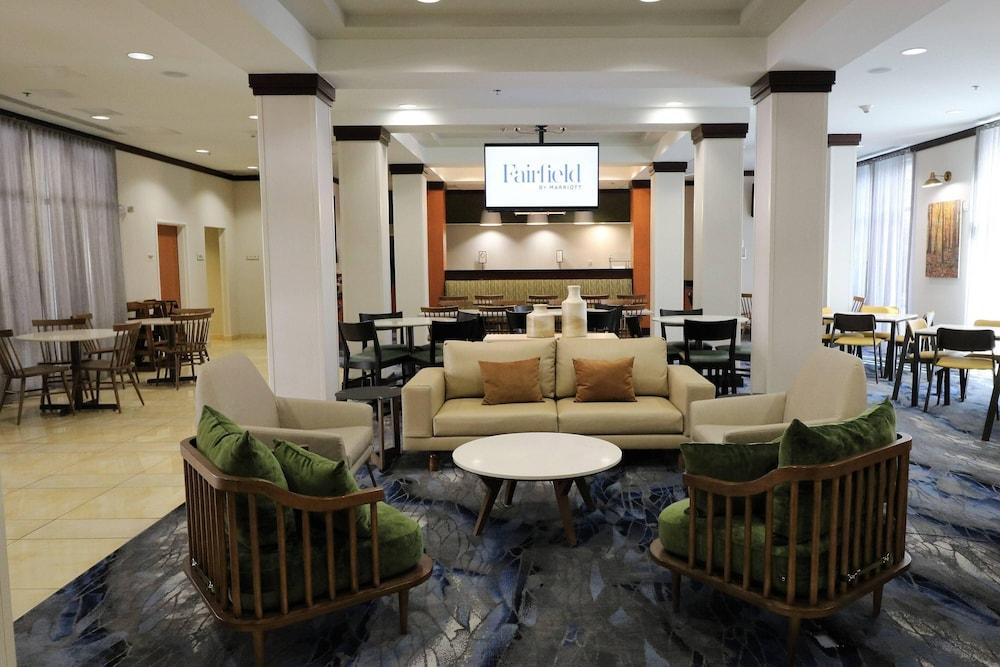 Fairfield Inn & Suites by Marriott San Antonio Alamo Plaza/Convention Center - Featured Image