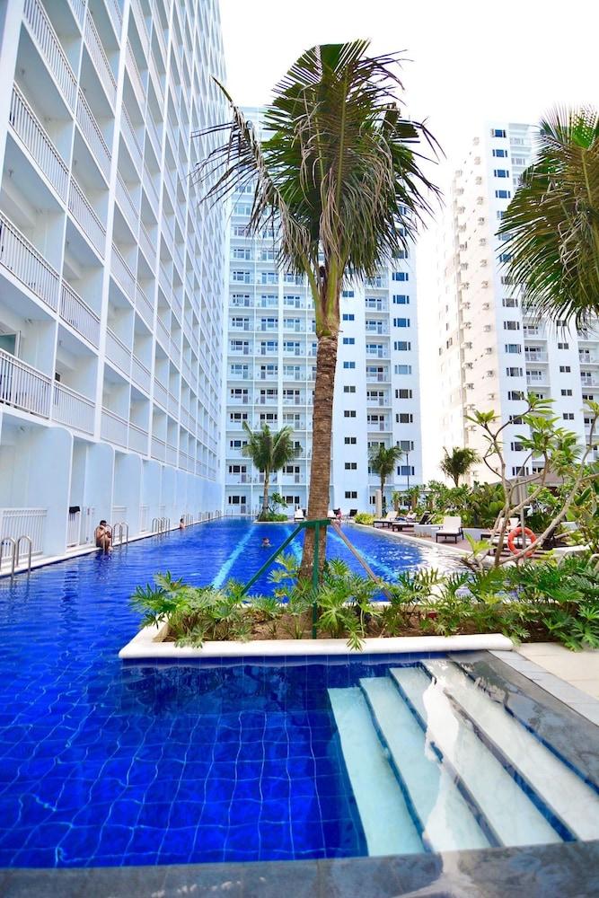 Luxury Condo Shore Residences - Outdoor Pool
