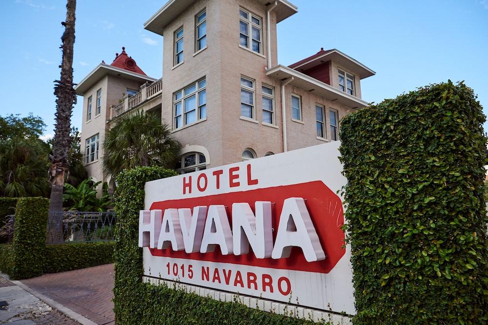 Hotel Havana - Featured Image