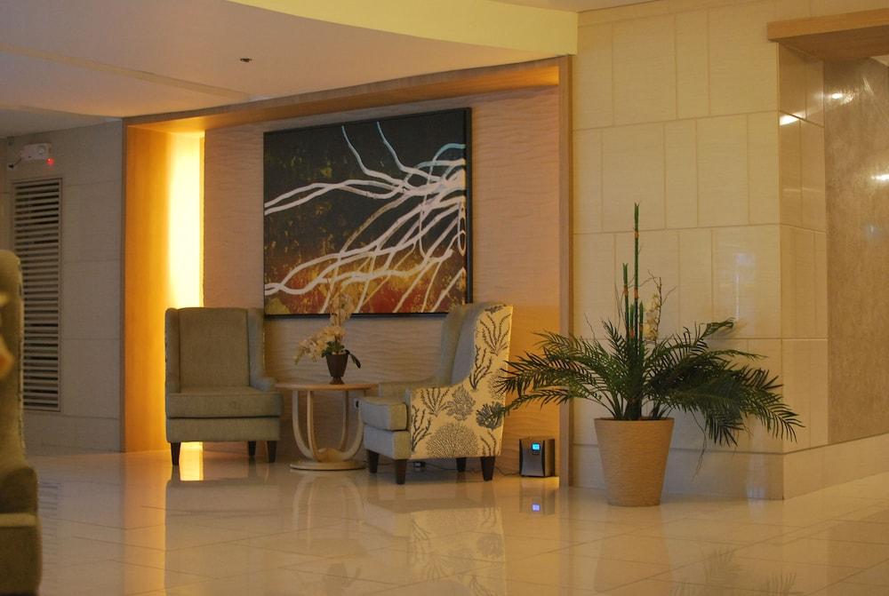 Premiere Haven at Shell Residences - Lobby Sitting Area