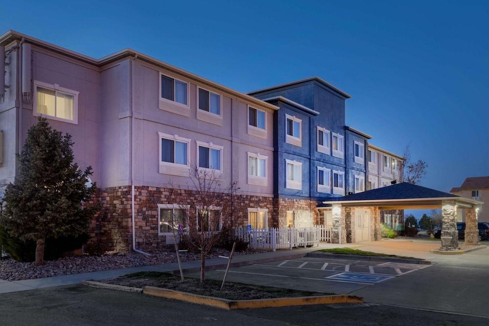 La Quinta Inn & Suites by Wyndham Henderson-Northeast Denver - Exterior