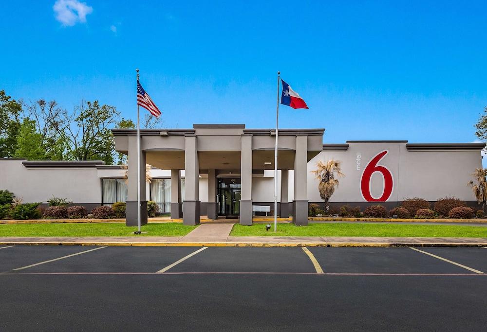 Motel 6 Henderson, TX - Featured Image
