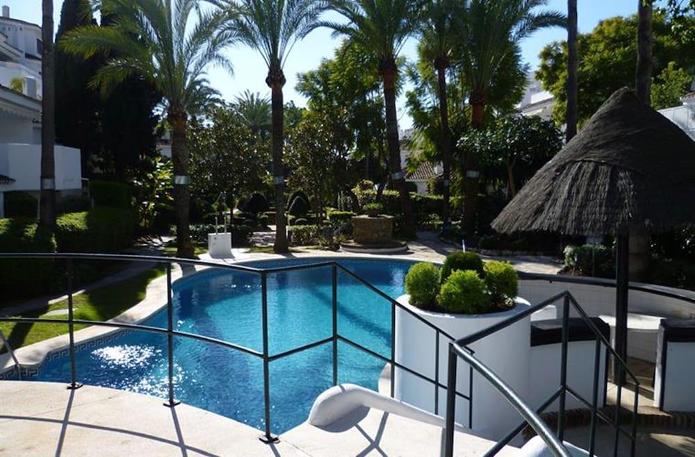 Apartment Real de Zaragoza - Outdoor Pool
