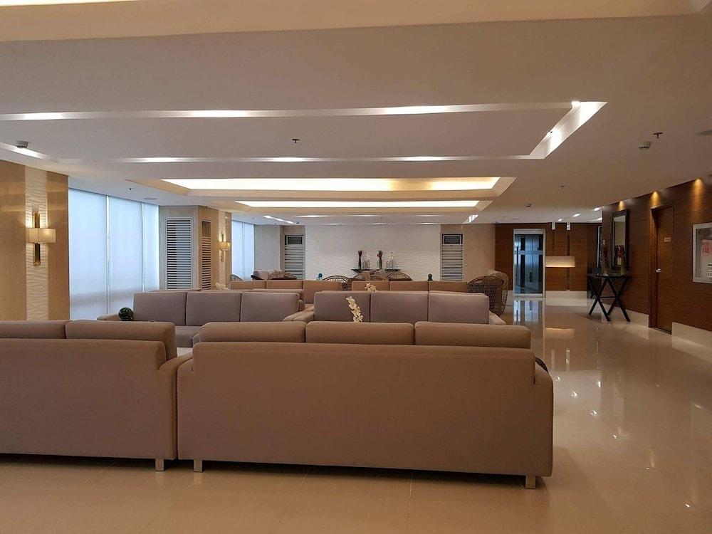 Studio with Ocean View at The Breeze Residences - Lobby Sitting Area
