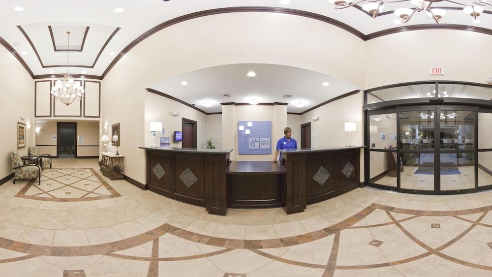 Holiday Inn Express and Suites Henderson, an IHG Hotel - Interior Entrance