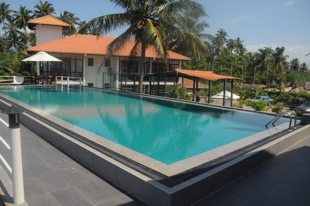 White Villa Resort Aungalla - Outdoor Pool