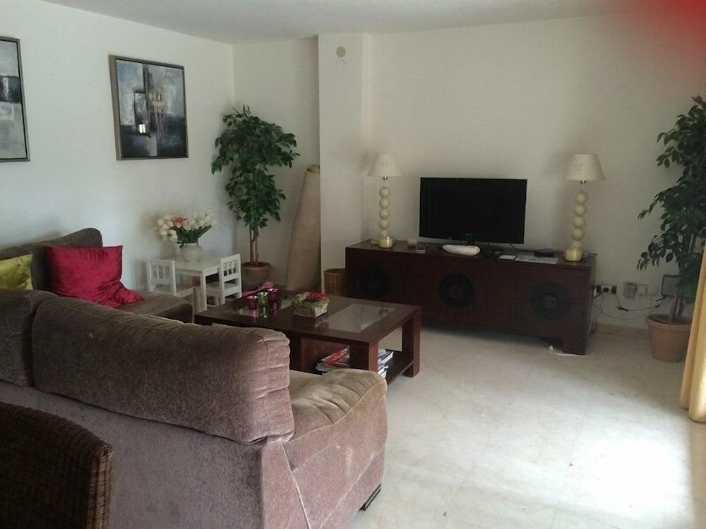 Parque Marbella Apartments - Living Room
