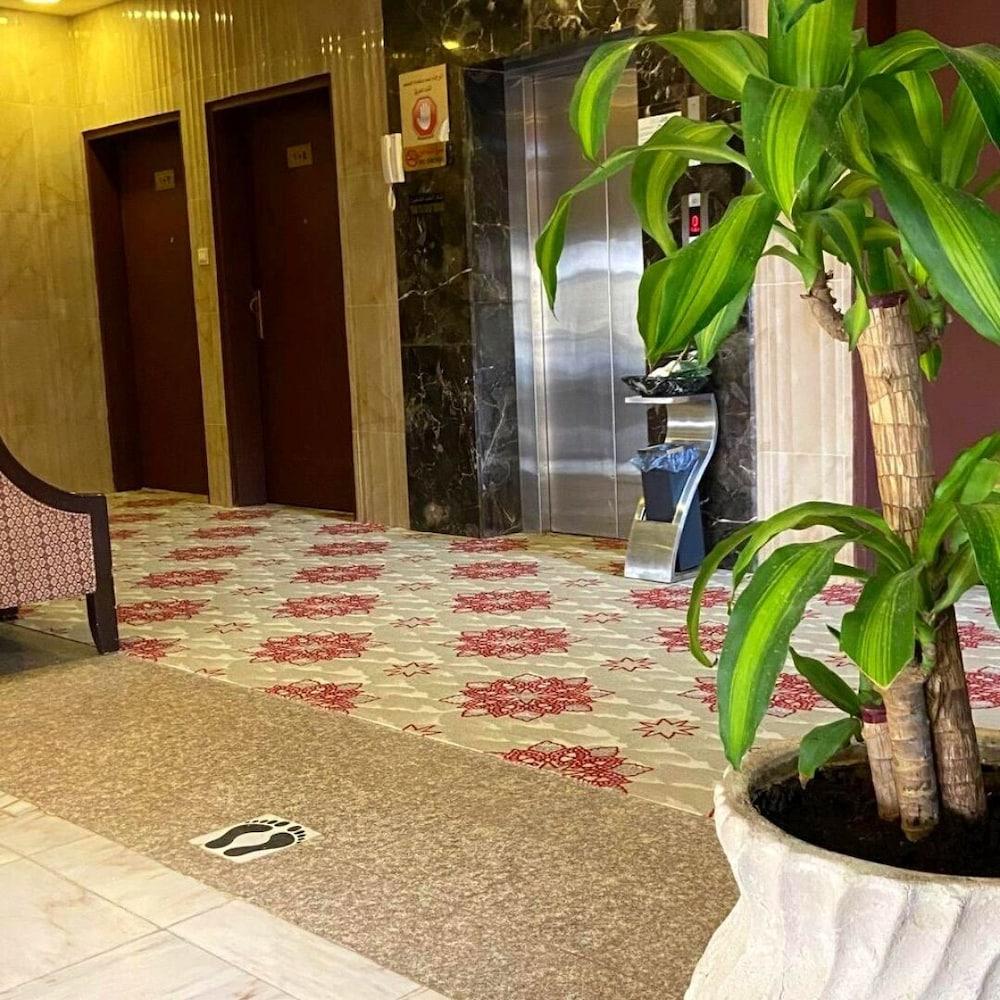BQ HOTEL SUITES - Interior Entrance