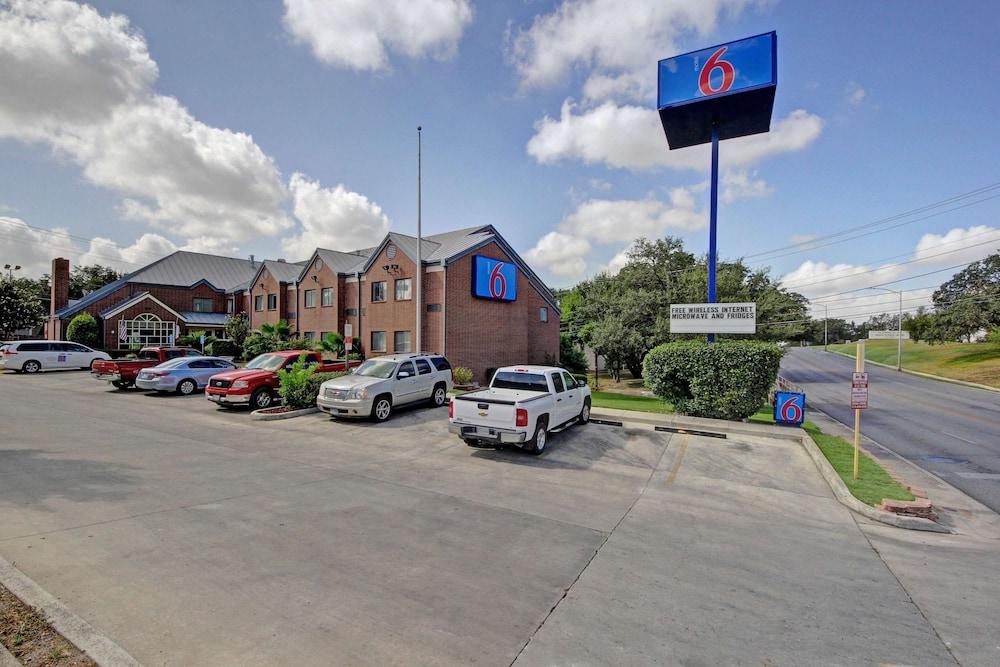 Motel 6 San Antonio, TX - Medical Center South - Featured Image