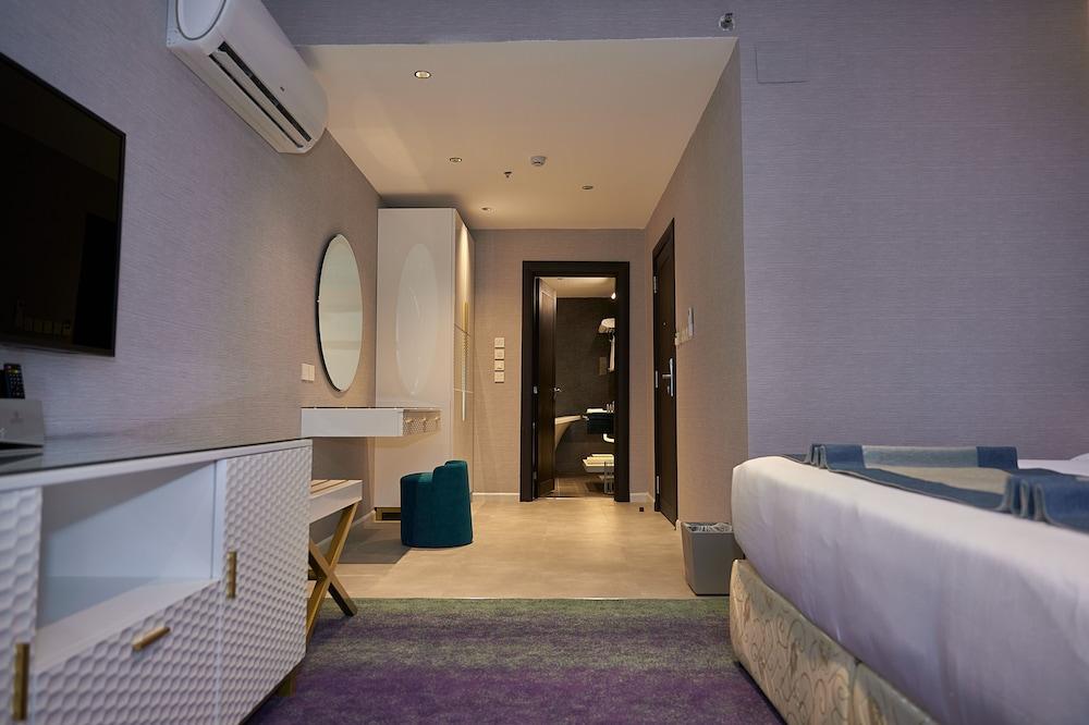 Marvelous Hotel - Room