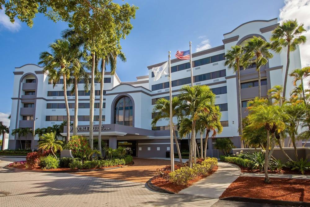 DoubleTree by Hilton Hotel West Palm Beach Airport - Exterior