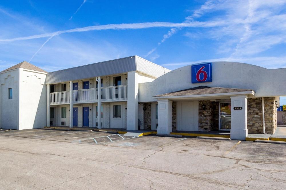 Motel 6 Indianapolis, IN - South - Featured Image